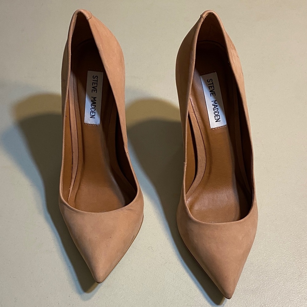 Steve Madden Nude/Tan Pointed Toe Pumps